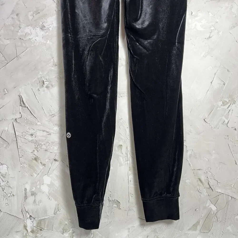 Lululemon Ready to Crush Velour Joggers SIZE 4 Black Plush Athleisure
